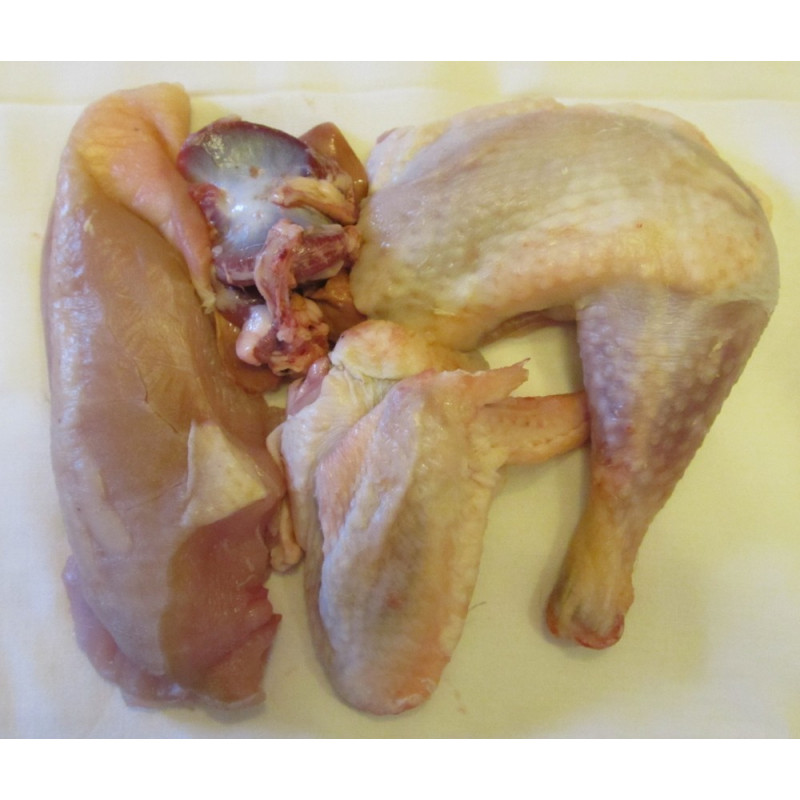 Demi poulet découpé , cuisse aile filet et la moitié des abats , 13€90 le kg